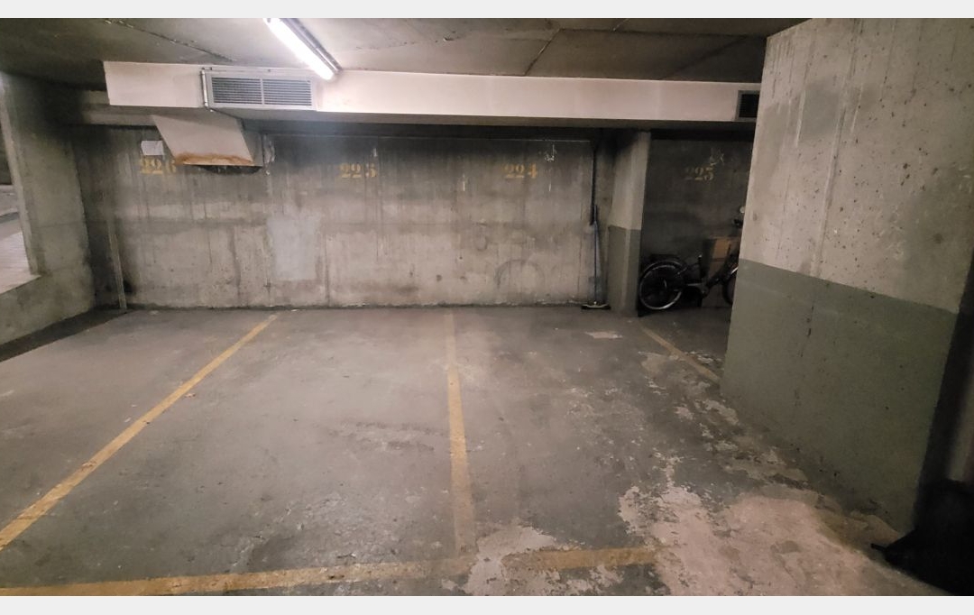 Annonces GENNEVILLIERS : Garage / Parking | PARIS (75016) | 17 m2 | 60 000 € 