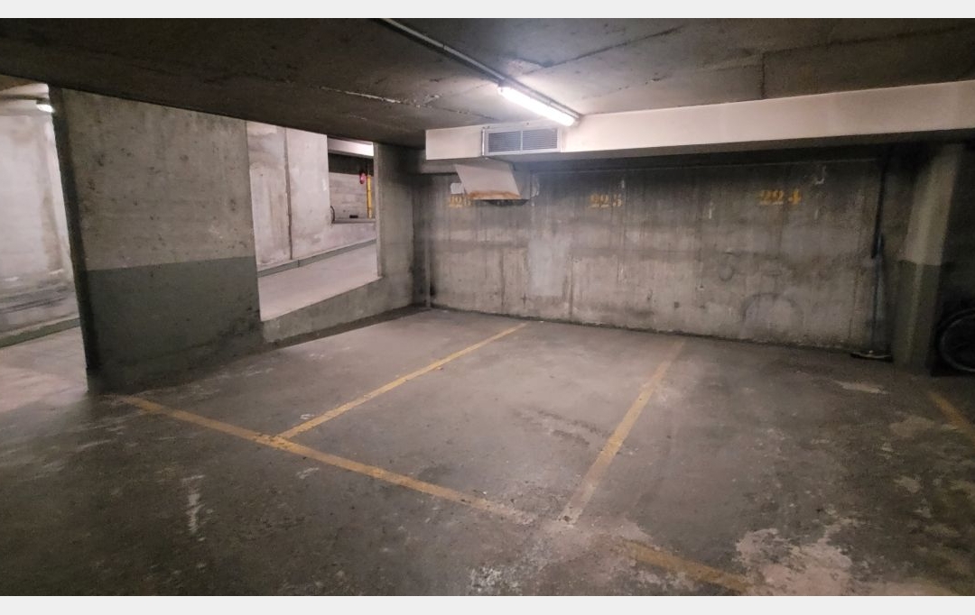 Annonces GENNEVILLIERS : Garage / Parking | PARIS (75016) | 17 m2 | 60 000 € 